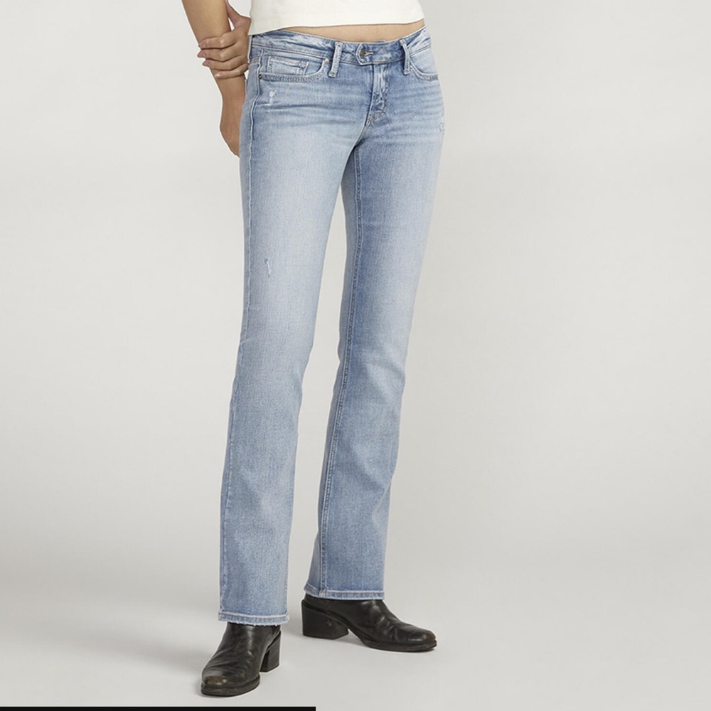 New with Tags✨Silver Women’s Jeans- Tuesday Low Rise Slim Bootcut size 33x33
